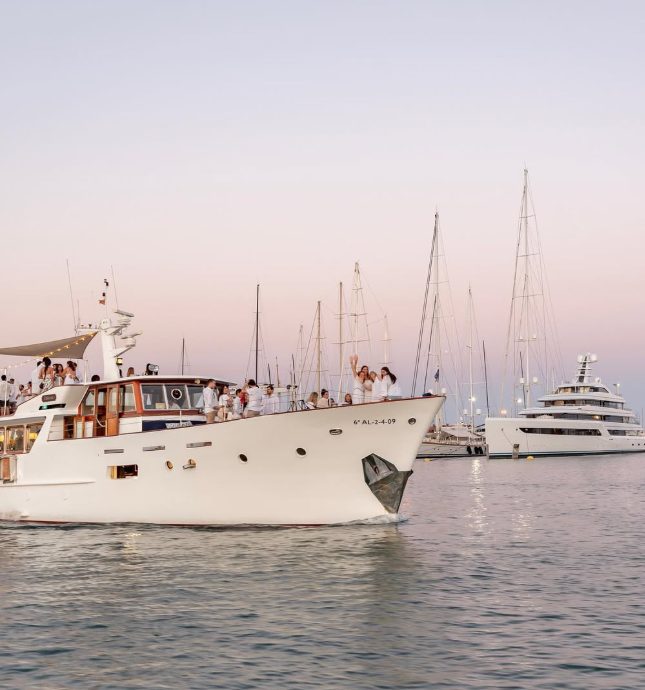 Boda en barco al atardecer en Mallorca